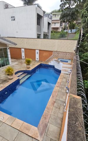 Casa de condomínio para alugar com 300m², 5 quartos e 4 vagasPiscina