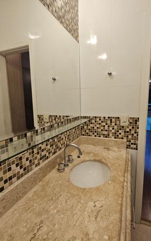 Casa de condomínio para alugar com 300m², 5 quartos e 4 vagasBanheiro da Suíte