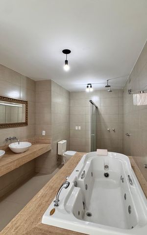 Casa para alugar com 226m², 4 quartos e 2 vagas Casa para alugar com 226m², 4 quartos e 2 vagasSuíte 1 - Banheiro