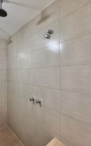 Casa para alugar com 226m², 4 quartos e 2 vagas Casa para alugar com 226m², 4 quartos e 2 vagasSuíte 1 - Banheiro