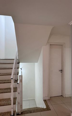 Casa para alugar com 226m², 4 quartos e 2 vagas Casa para alugar com 226m², 4 quartos e 2 vagasSala