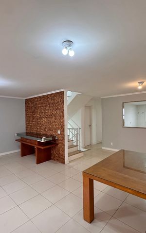 Casa para alugar com 226m², 4 quartos e 2 vagas Casa para alugar com 226m², 4 quartos e 2 vagasSala