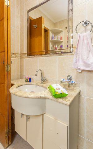 Casa à venda com 400m², 4 quartos e 3 vagasBanheiro da Suíte 2