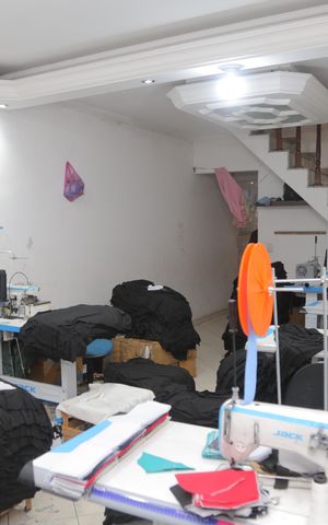 Casa à venda com 125m², 4 quartos e 2 vagas Casa à venda com 125m², 4 quartos e 2 vagasSala