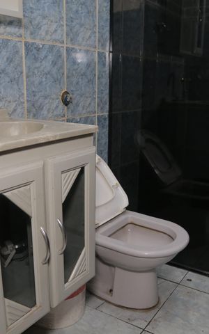 Casa à venda com 125m², 4 quartos e 2 vagas Casa à venda com 125m², 4 quartos e 2 vagasBanheiro do andar de baixo