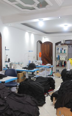 Casa à venda com 125m², 4 quartos e 2 vagas Casa à venda com 125m², 4 quartos e 2 vagasSala