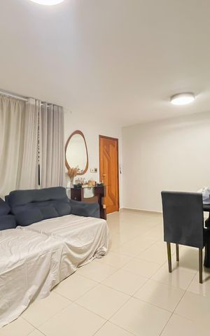 Casa à venda com 277m², 4 quartos e 2 vagas Casa à venda com 277m², 4 quartos e 2 vagasSala