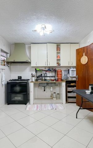 Casa à venda com 277m², 4 quartos e 2 vagas Casa à venda com 277m², 4 quartos e 2 vagasCozinha