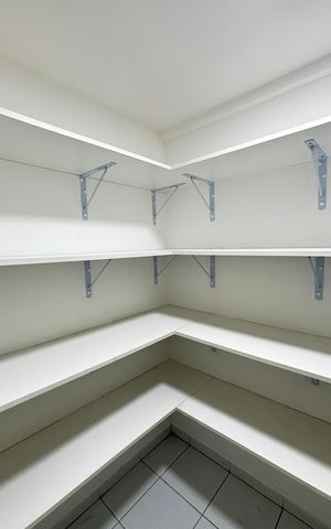 Apartamento à venda com 122m², 3 quartos e 2 vagas Apartamento à venda com 122m², 3 quartos e 2 vagasDespensa