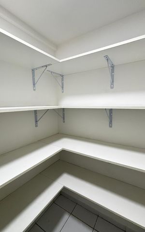 Apartamento à venda com 122m², 3 quartos e 2 vagas Apartamento à venda com 122m², 3 quartos e 2 vagasDespensa