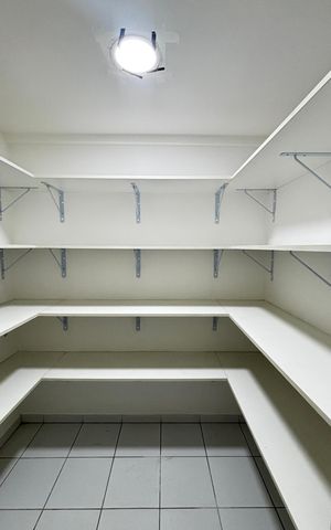 Apartamento à venda com 122m², 3 quartos e 2 vagas Apartamento à venda com 122m², 3 quartos e 2 vagasDespensa