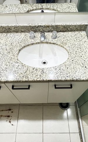 Apartamento à venda com 122m², 3 quartos e 2 vagas Apartamento à venda com 122m², 3 quartos e 2 vagasBanheiro da Suíte 1