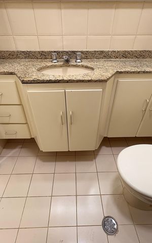 Apartamento para alugar com 89m², 4 quartos e 2 vagas Apartamento para alugar com 89m², 4 quartos e 2 vagasBanheiro