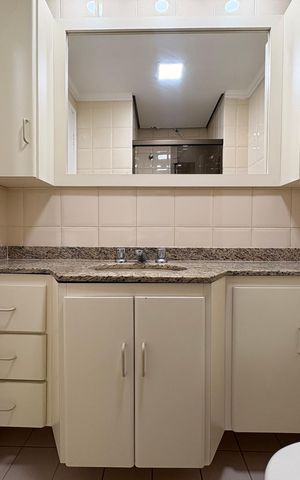 Apartamento para alugar com 89m², 4 quartos e 2 vagas Apartamento para alugar com 89m², 4 quartos e 2 vagasBanheiro