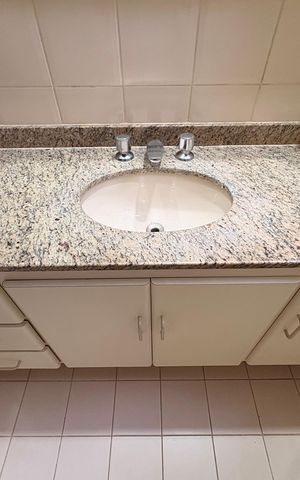 Apartamento para alugar com 89m², 4 quartos e 2 vagas Apartamento para alugar com 89m², 4 quartos e 2 vagasBanheiro da Suíte