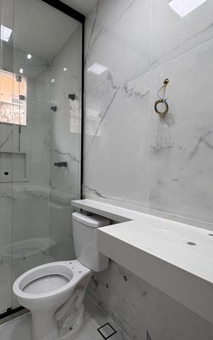 Apartamento à venda com 220m², 4 quartos e 2 vagas Apartamento à venda com 220m², 4 quartos e 2 vagasBanheiro da Suíte 2