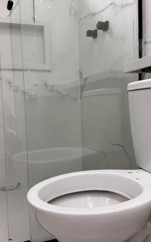 Apartamento à venda com 220m², 4 quartos e 2 vagas Apartamento à venda com 220m², 4 quartos e 2 vagasBanheiro da Suíte 2