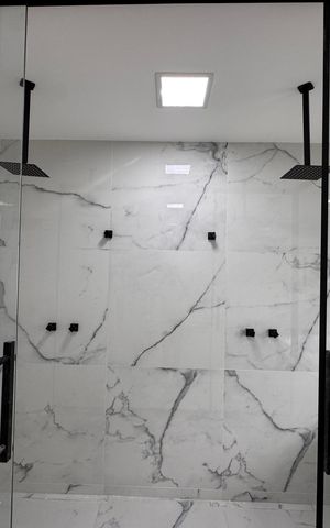 Apartamento à venda com 220m², 4 quartos e 2 vagas Apartamento à venda com 220m², 4 quartos e 2 vagasBanheiro da Suíte 1