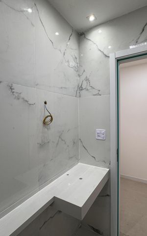Apartamento à venda com 220m², 4 quartos e 2 vagas Apartamento à venda com 220m², 4 quartos e 2 vagasBanheiro da Suíte 2