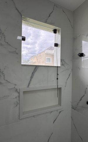 Apartamento à venda com 220m², 4 quartos e 2 vagas Apartamento à venda com 220m², 4 quartos e 2 vagasBanheiro da Suíte 3