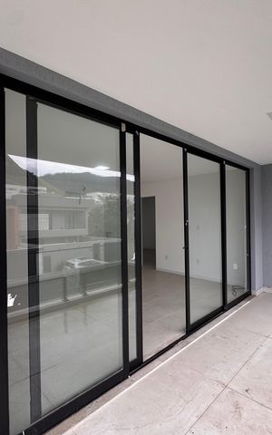 Apartamento à venda com 220m², 4 quartos e 2 vagas Apartamento à venda com 220m², 4 quartos e 2 vagasVaranda da Suíte 1