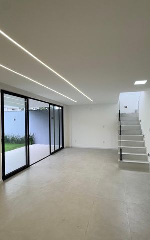 Apartamento à venda com 220m², 4 quartos e 2 vagas Apartamento à venda com 220m², 4 quartos e 2 vagasSala/Cozinha