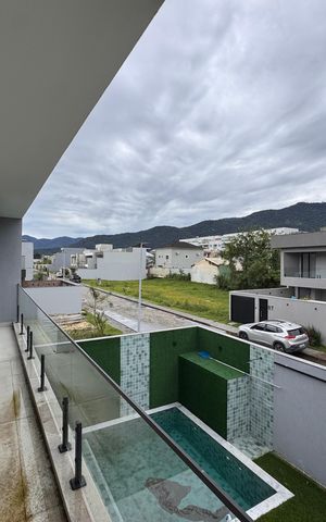 Apartamento à venda com 220m², 4 quartos e 2 vagas Apartamento à venda com 220m², 4 quartos e 2 vagasVaranda da Suíte 1