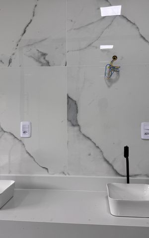 Apartamento à venda com 220m², 4 quartos e 2 vagas Apartamento à venda com 220m², 4 quartos e 2 vagasBanheiro da Suíte 1