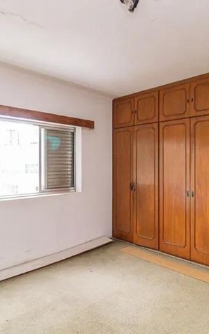 Casa à venda com 549m², 4 quartos e 6 vagas Casa à venda com 549m², 4 quartos e 6 vagasQuarto