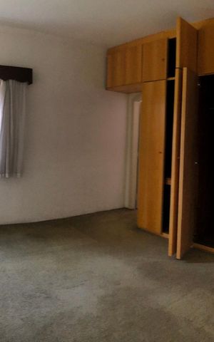 Casa à venda com 549m², 4 quartos e 6 vagas Casa à venda com 549m², 4 quartos e 6 vagasQuarto