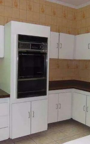 Casa à venda com 549m², 4 quartos e 6 vagas Casa à venda com 549m², 4 quartos e 6 vagasCozinha