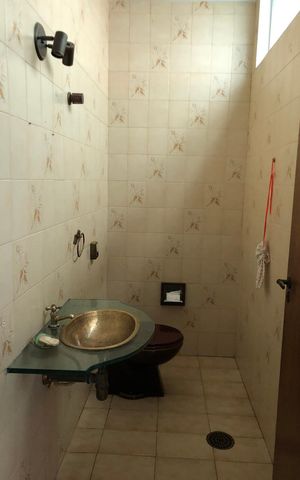 Casa à venda com 549m², 4 quartos e 6 vagas Casa à venda com 549m², 4 quartos e 6 vagasBanheiro