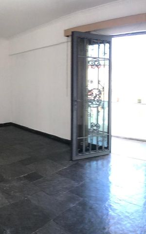 Casa à venda com 549m², 4 quartos e 6 vagas Casa à venda com 549m², 4 quartos e 6 vagasSala