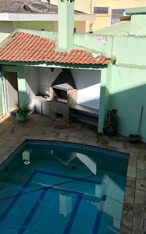 Casa à venda com 549m², 4 quartos e 6 vagas Casa à venda com 549m², 4 quartos e 6 vagasVista