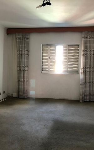 Casa à venda com 549m², 4 quartos e 6 vagas Casa à venda com 549m², 4 quartos e 6 vagasQuarto