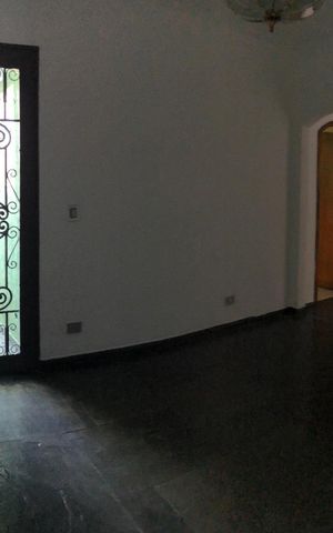 Casa à venda com 549m², 4 quartos e 6 vagas Casa à venda com 549m², 4 quartos e 6 vagasQuarto