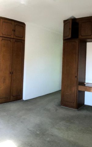 Casa à venda com 549m², 4 quartos e 6 vagas Casa à venda com 549m², 4 quartos e 6 vagasQuarto
