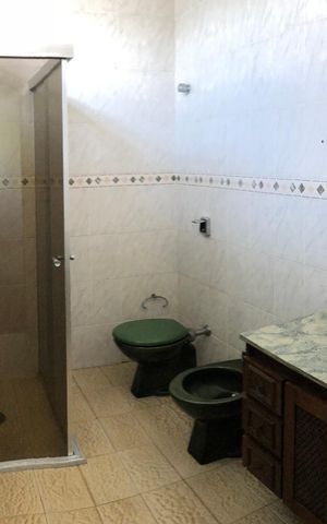 Casa à venda com 549m², 4 quartos e 6 vagas Casa à venda com 549m², 4 quartos e 6 vagasBanheiro