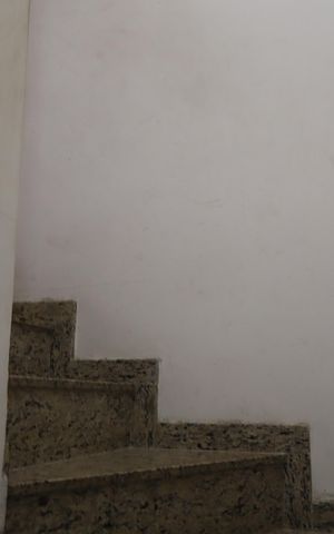 Casa à venda com 70m², 3 quartos e 2 vagasEscada piso superior