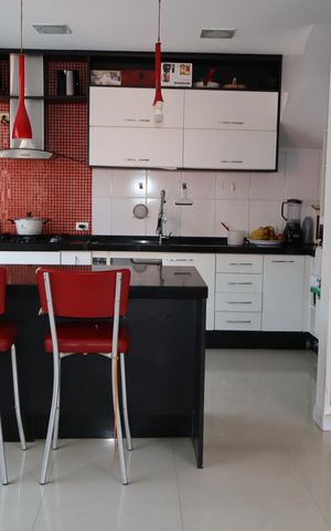 Casa à venda com 70m², 3 quartos e 2 vagasSala