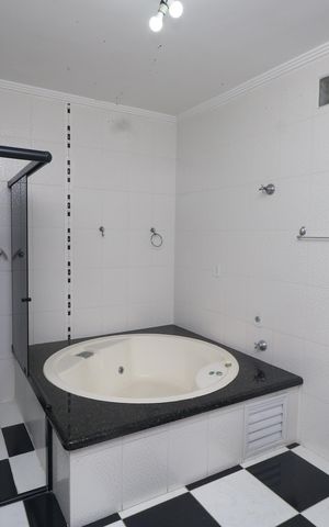 Casa à venda com 276m², 3 quartos e 4 vagas Casa à venda com 276m², 3 quartos e 4 vagasBanheiro da Suíte master