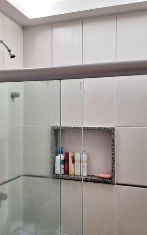 Apartamento à venda com 180m², 3 quartos e 2 vagas Apartamento à venda com 180m², 3 quartos e 2 vagasBanheiro da Suíte
