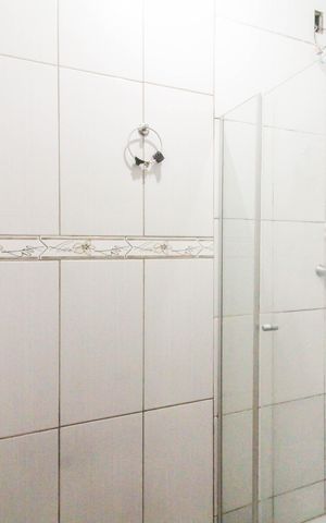 Casa à venda com 58m², 2 quartos e 1 vaga Casa à venda com 58m², 2 quartos e 1 vagaBanheiro