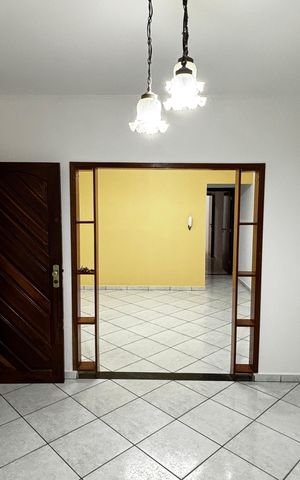 Casa para alugar com 250m², 2 quartos e 3 vagas Casa para alugar com 250m², 2 quartos e 3 vagasSala