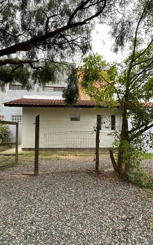 Casa para alugar com 20m², 2 quartos e 1 vaga Casa para alugar com 20m², 2 quartos e 1 vagaFachada