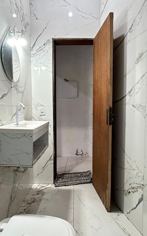 Casa para alugar com 20m², 2 quartos e 1 vaga Casa para alugar com 20m², 2 quartos e 1 vagaBanheiro