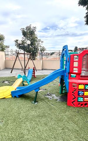 Apartamento para alugar com 48m², 2 quartos e 1 vaga Apartamento para alugar com 48m², 2 quartos e 1 vagaÁrea comum - Playground