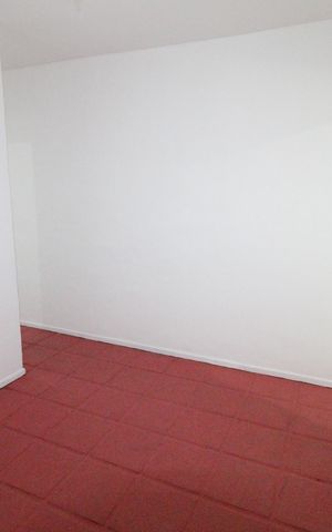 Casa para alugar com 85m², 2 quartos e 2 vagasSala