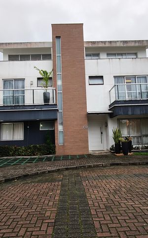 Casa de condomínio à venda com 270m², 5 quartos e 3 vagas