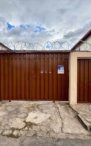 Casa de condomínio à venda com 50m², 2 quartos e 1 vaga Casa de condomínio à venda com 50m², 2 quartos e 1 vagaFachada